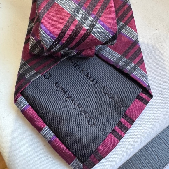 ✨HOST PICK✨ Vintage Calvin Klein Red, Grey, Black Striped Tie or Purse Tie ✨ 🎉 - Picture 5 of 16